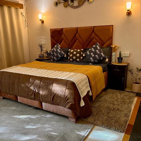 Atharva'S Homestay By Goaround Homes - Nehru Enclave Metro, South Delhi 뉴델리 외부 사진