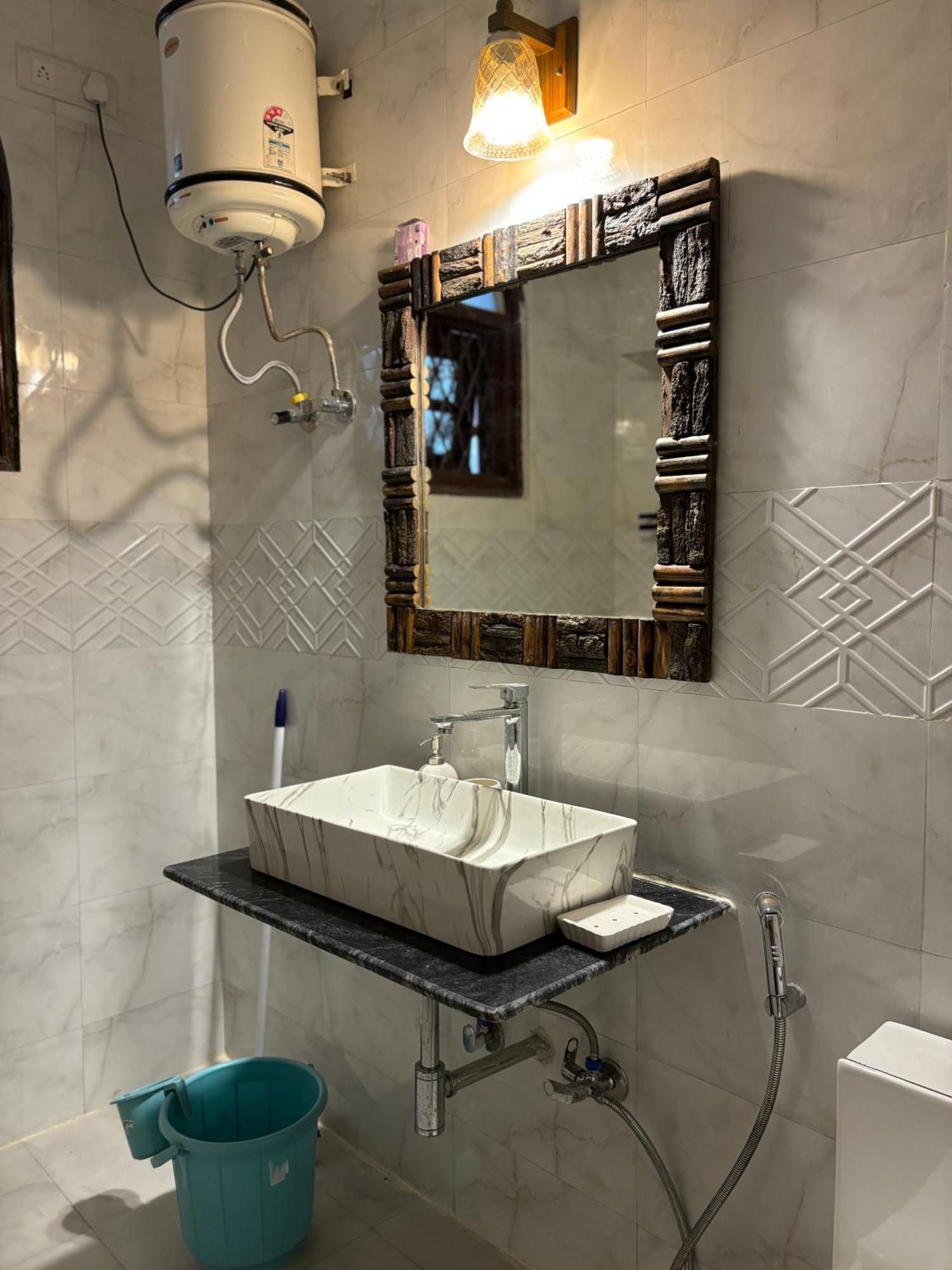 Atharva'S Homestay By Goaround Homes - Nehru Enclave Metro, South Delhi 뉴델리 외부 사진