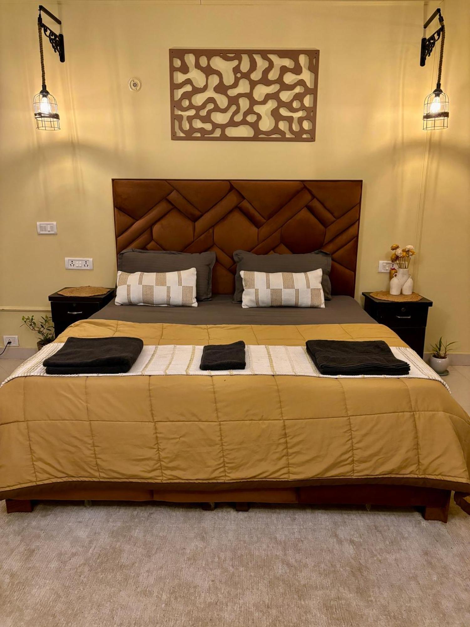 Atharva'S Homestay By Goaround Homes - Nehru Enclave Metro, South Delhi 뉴델리 외부 사진