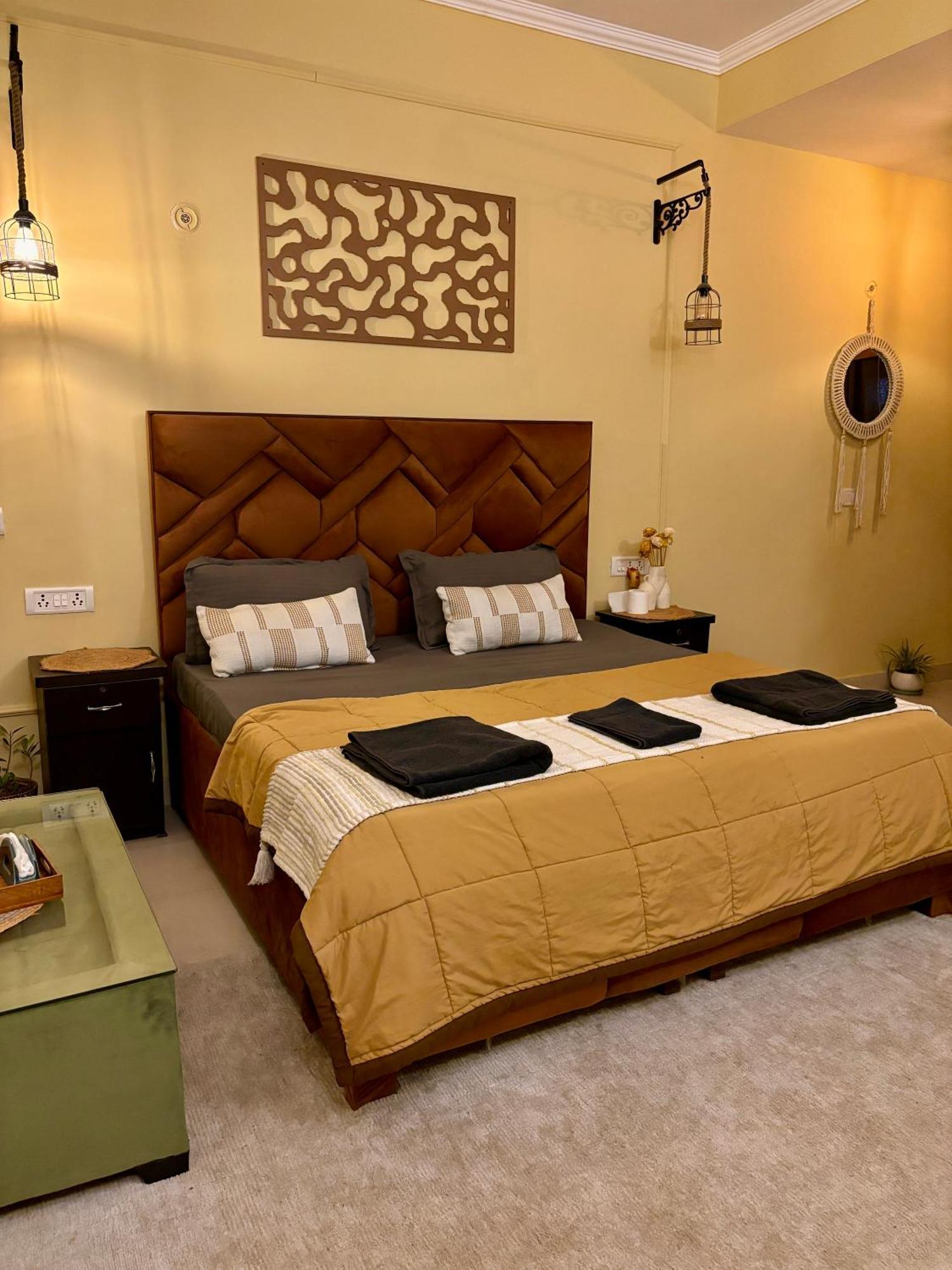 Atharva'S Homestay By Goaround Homes - Nehru Enclave Metro, South Delhi 뉴델리 외부 사진