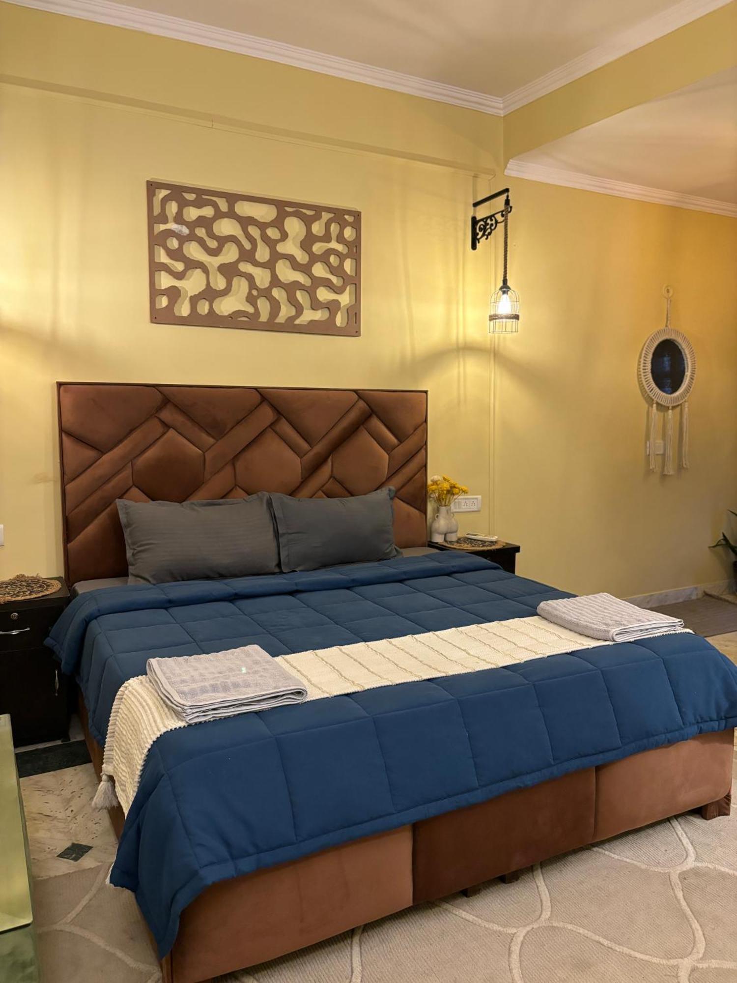 Atharva'S Homestay By Goaround Homes - Nehru Enclave Metro, South Delhi 뉴델리 외부 사진
