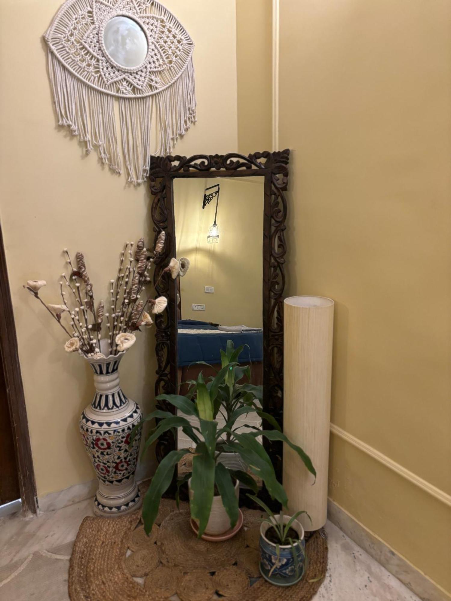 Atharva'S Homestay By Goaround Homes - Nehru Enclave Metro, South Delhi 뉴델리 외부 사진
