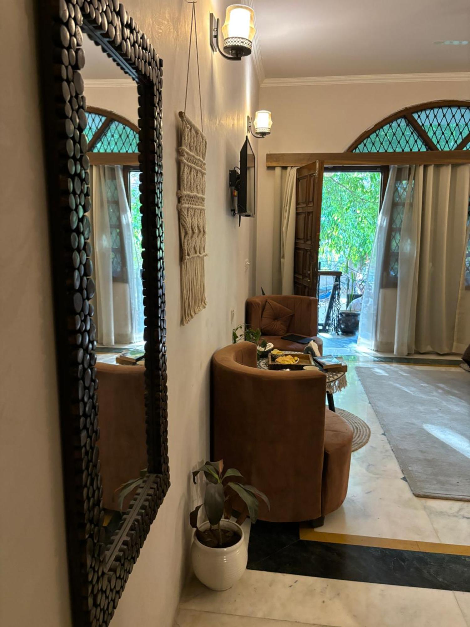 Atharva'S Homestay By Goaround Homes - Nehru Enclave Metro, South Delhi 뉴델리 외부 사진