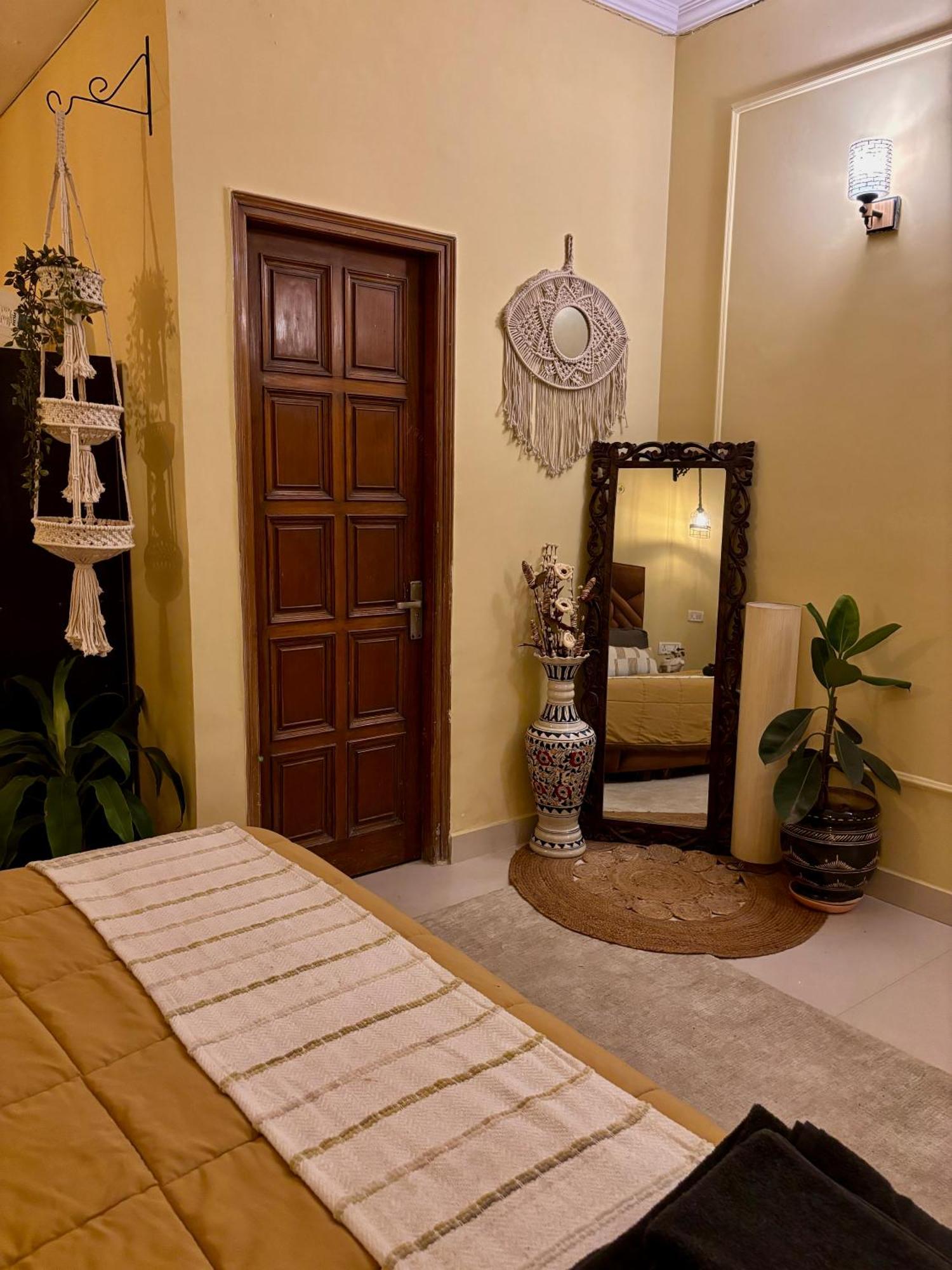 Atharva'S Homestay By Goaround Homes - Nehru Enclave Metro, South Delhi 뉴델리 외부 사진