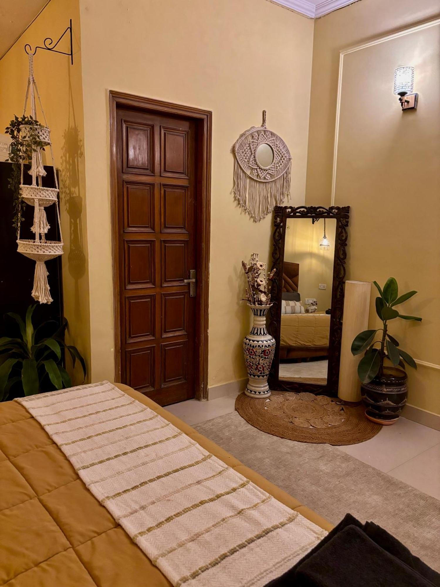 Atharva'S Homestay By Goaround Homes - Nehru Enclave Metro, South Delhi 뉴델리 외부 사진