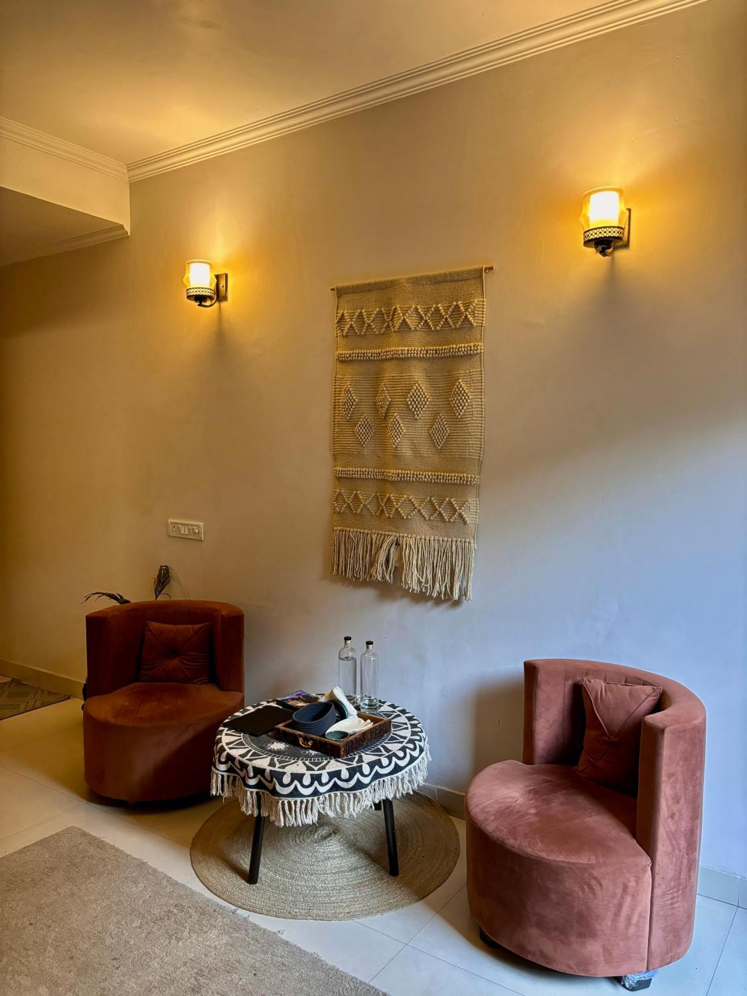 Atharva'S Homestay By Goaround Homes - Nehru Enclave Metro, South Delhi 뉴델리 외부 사진