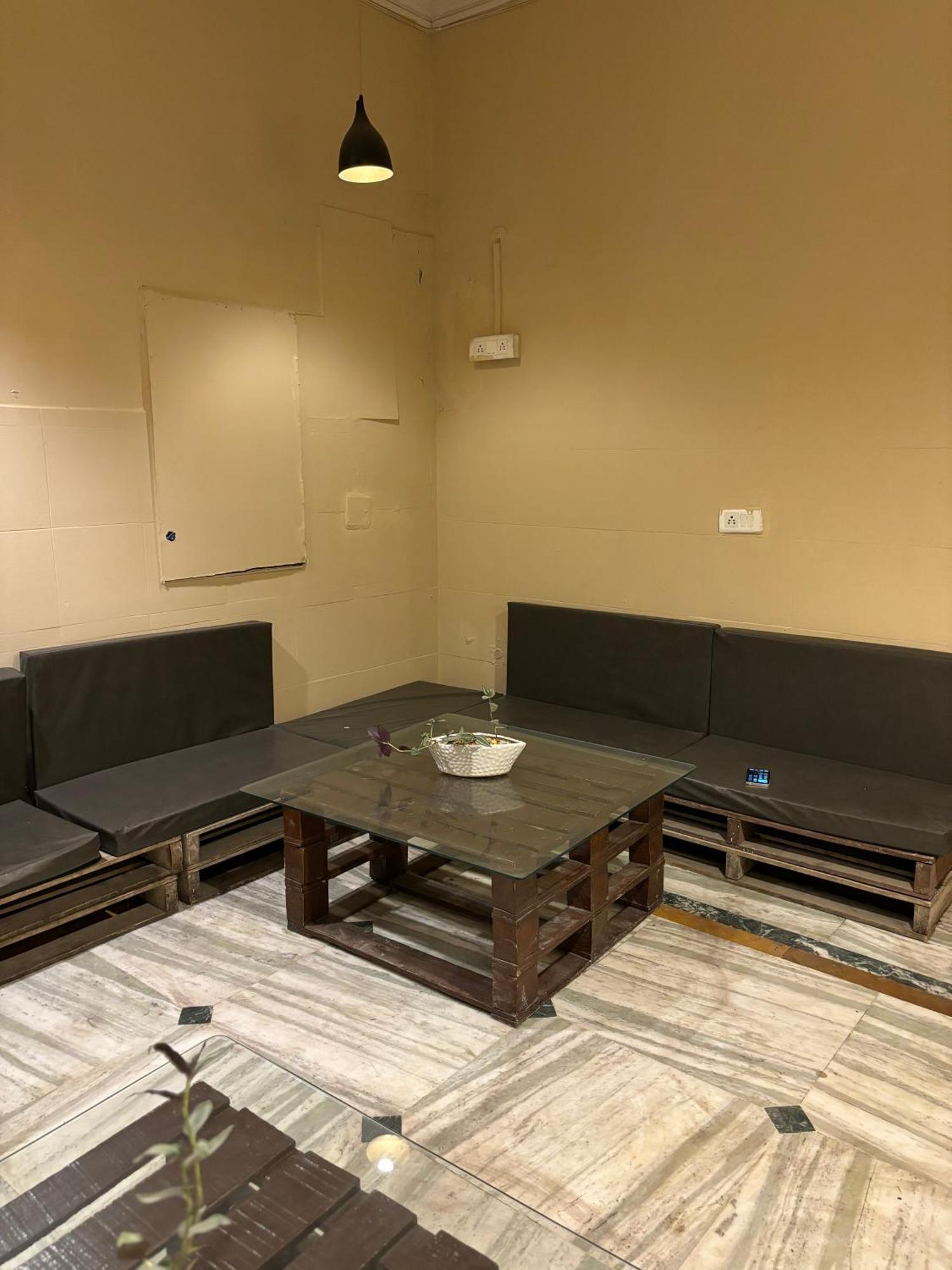 Atharva'S Homestay By Goaround Homes - Nehru Enclave Metro, South Delhi 뉴델리 외부 사진