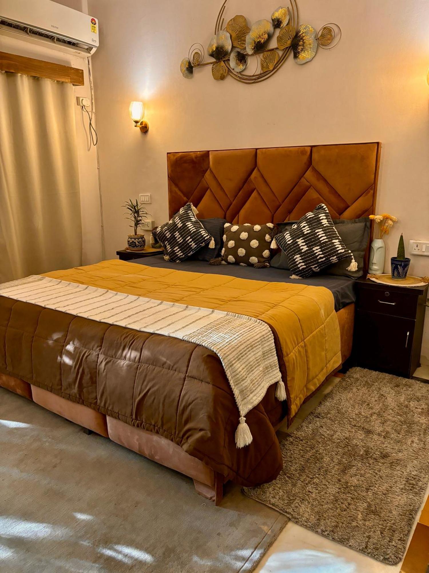 Atharva'S Homestay By Goaround Homes - Nehru Enclave Metro, South Delhi 뉴델리 외부 사진