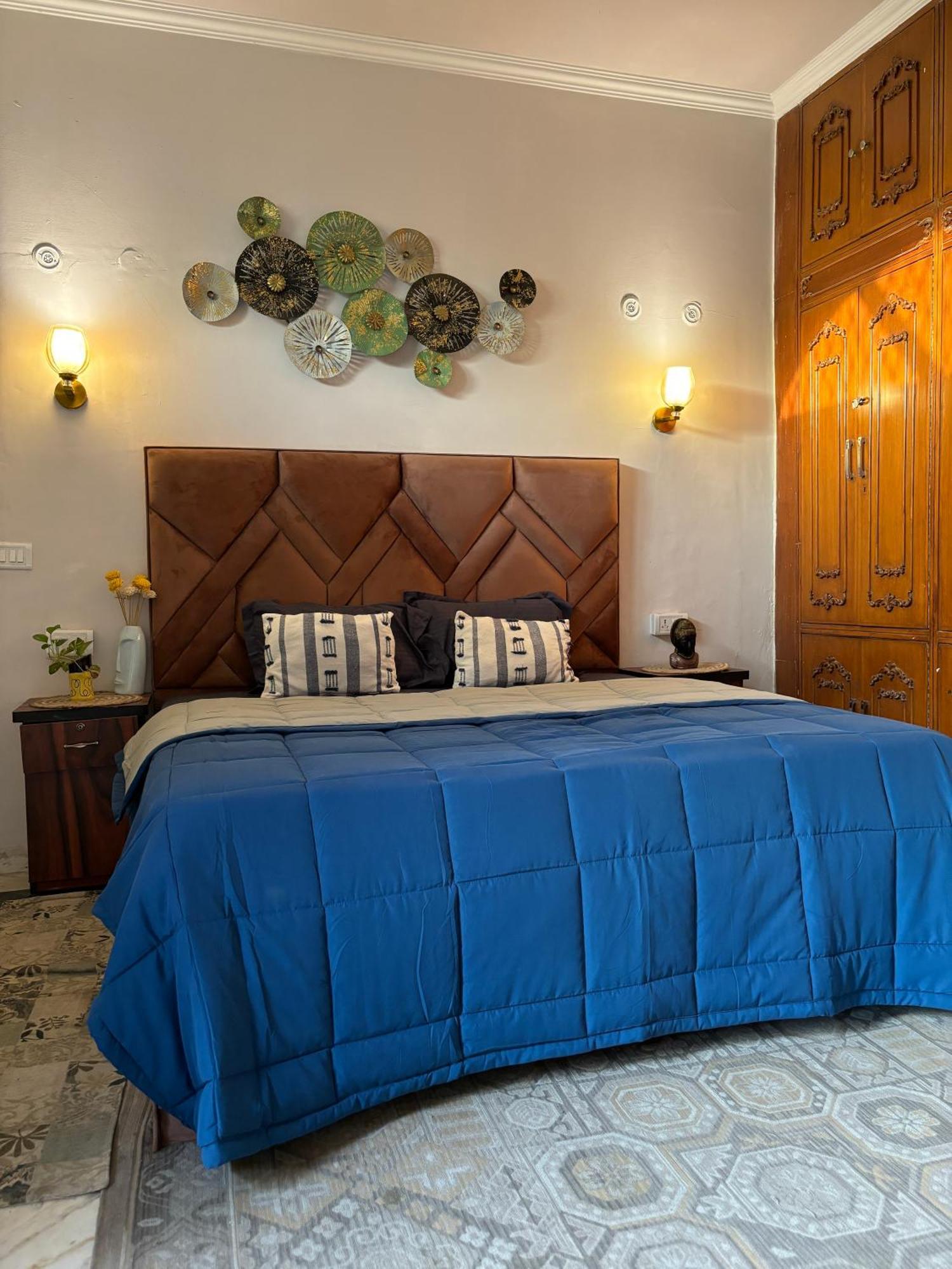 Atharva'S Homestay By Goaround Homes - Nehru Enclave Metro, South Delhi 뉴델리 외부 사진