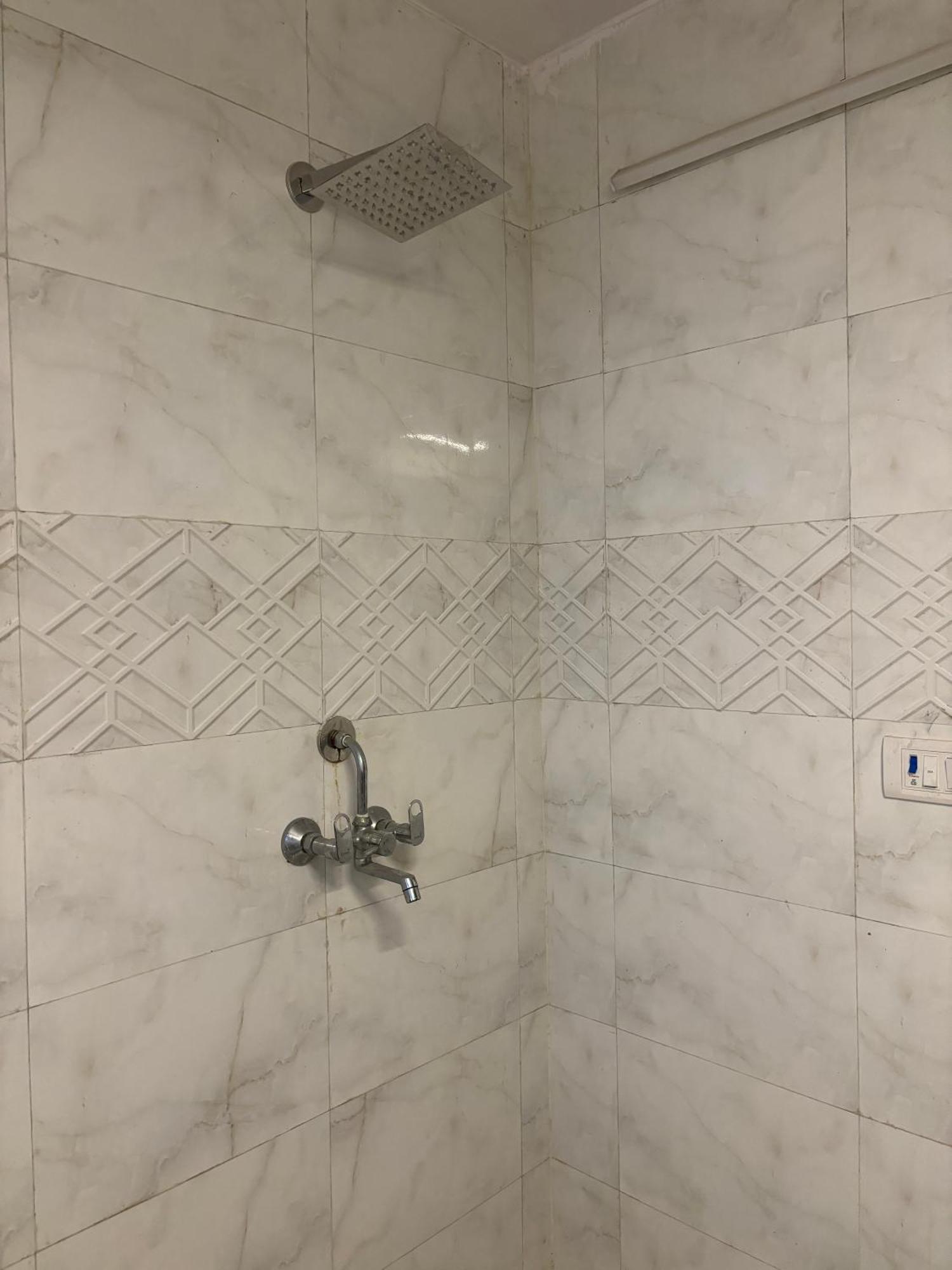 Atharva'S Homestay By Goaround Homes - Nehru Enclave Metro, South Delhi 뉴델리 외부 사진