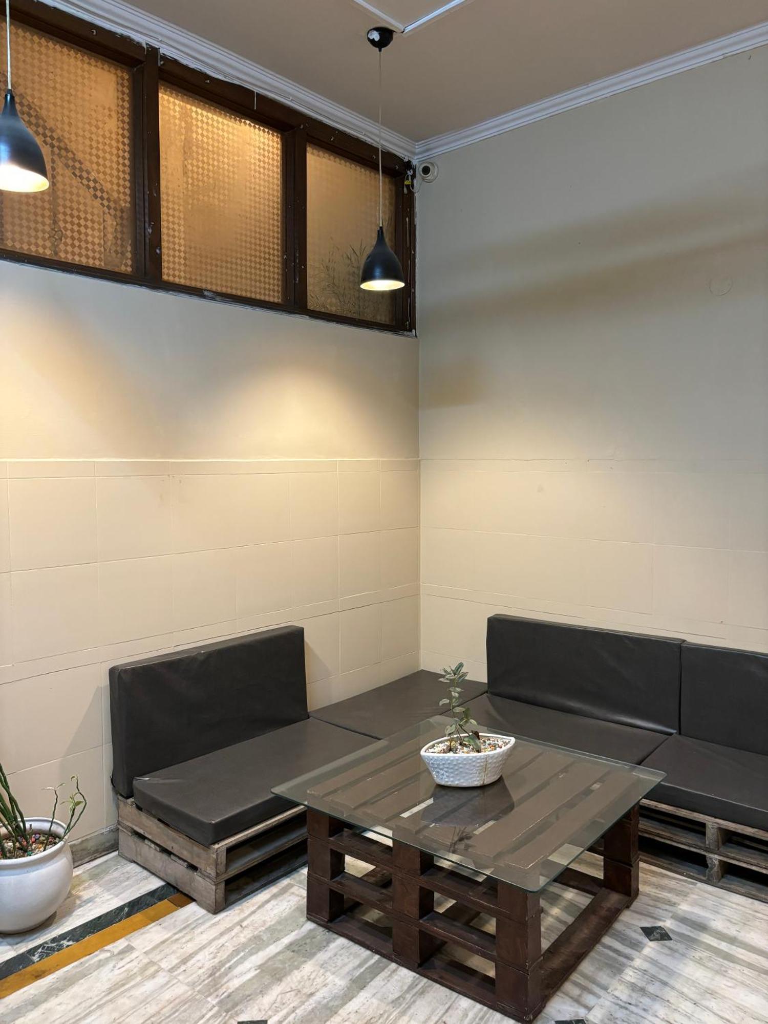 Atharva'S Homestay By Goaround Homes - Nehru Enclave Metro, South Delhi 뉴델리 외부 사진