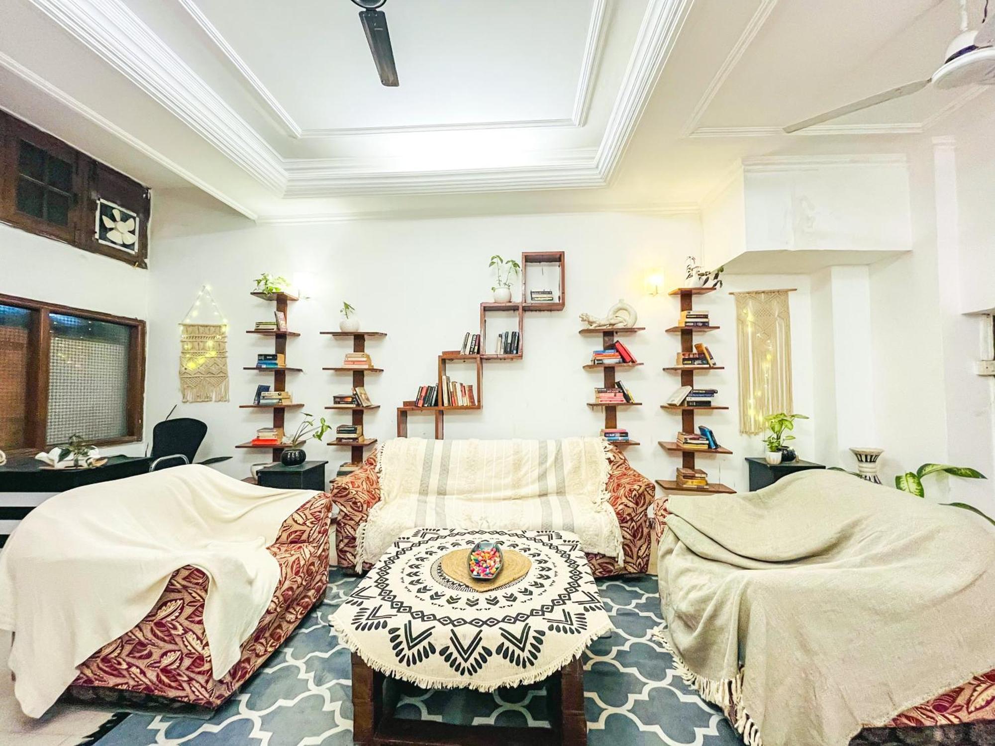 Atharva'S Homestay By Goaround Homes - Nehru Enclave Metro, South Delhi 뉴델리 외부 사진