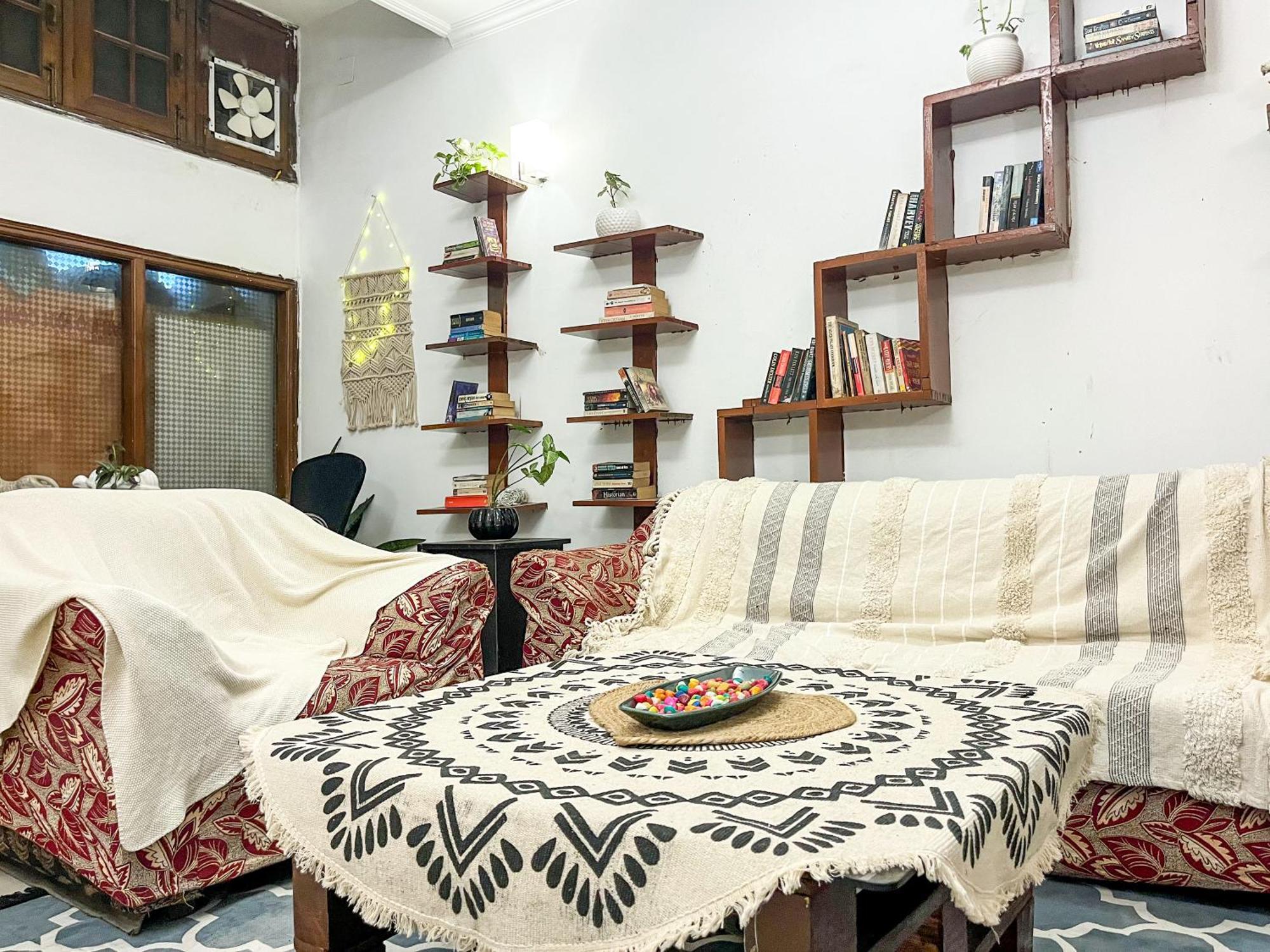 Atharva'S Homestay By Goaround Homes - Nehru Enclave Metro, South Delhi 뉴델리 외부 사진