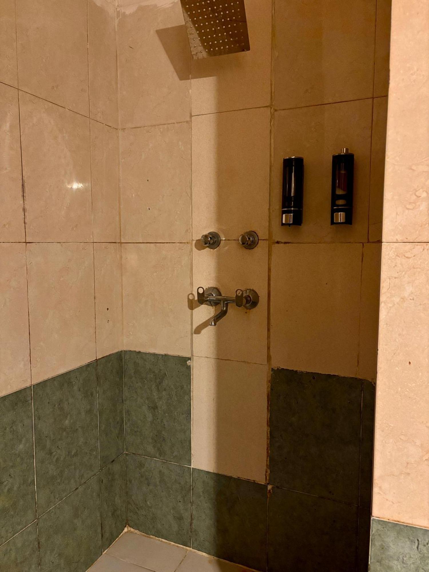 Atharva'S Homestay By Goaround Homes - Nehru Enclave Metro, South Delhi 뉴델리 외부 사진